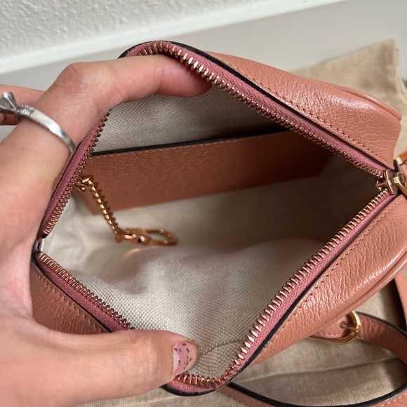 Authentic Gucci mini crossbody with roses gold hardware - Picture 4 of 9